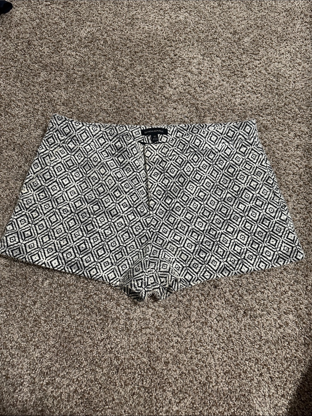 Banana Republic Black & White Diamond Print High Waist Shorts